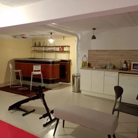 Appartement Privé Dans Maison Avec Parking Au Calme *